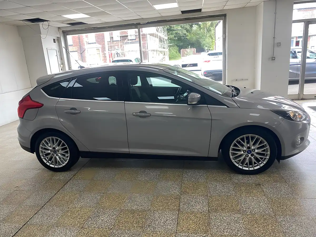 Used 2012 Ford Focus Zetec Silver - Interior and Exterior details 8