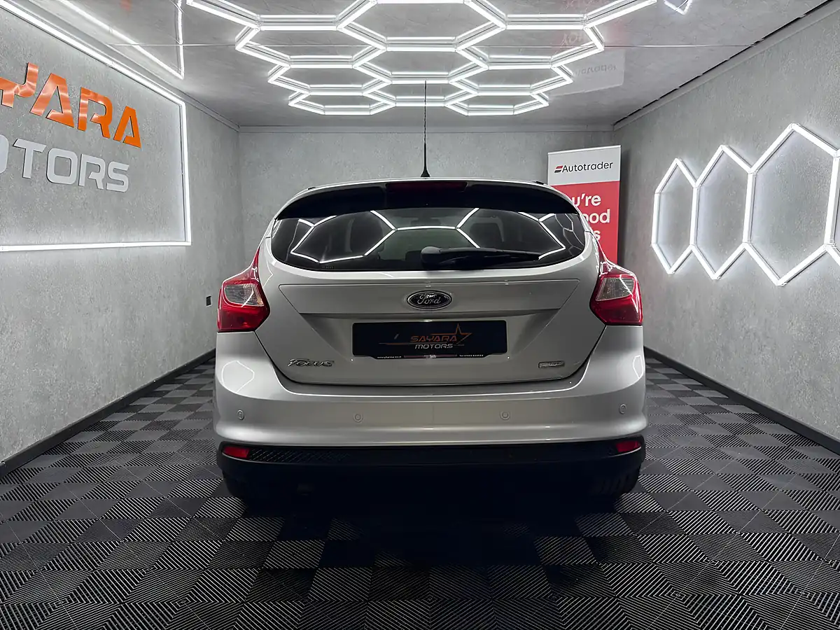 Used 2012 Ford Focus Zetec Silver - Interior and Exterior details 12