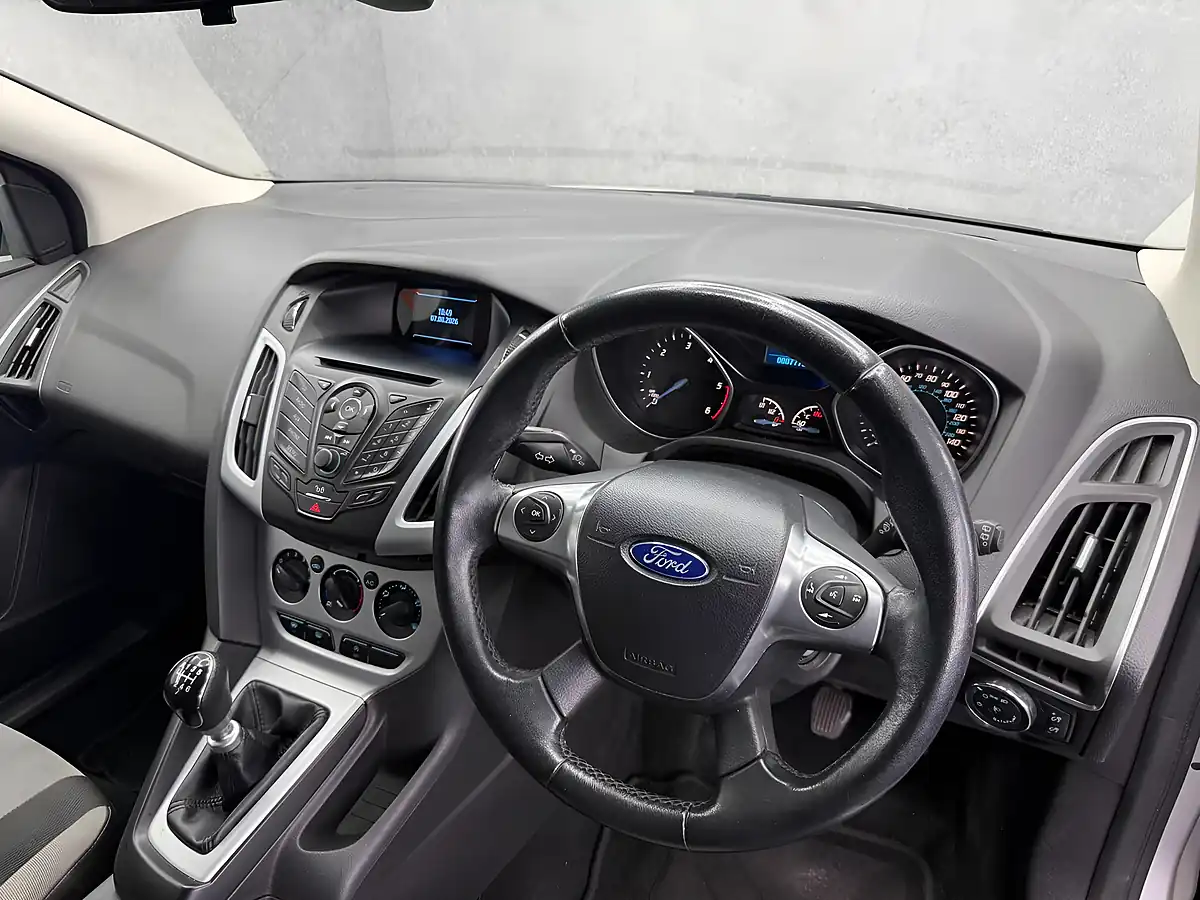 Used 2012 Ford Focus Zetec Silver - Interior and Exterior details 18