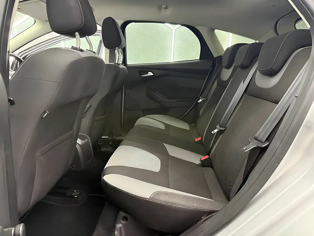 Used 2012 Ford Focus Zetec Silver - Interior and Exterior details 19
