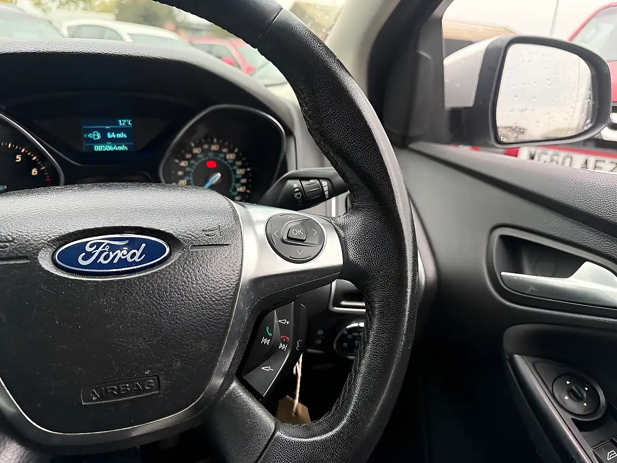 Used 2012 Ford Focus Zetec Silver - Interior and Exterior details 13