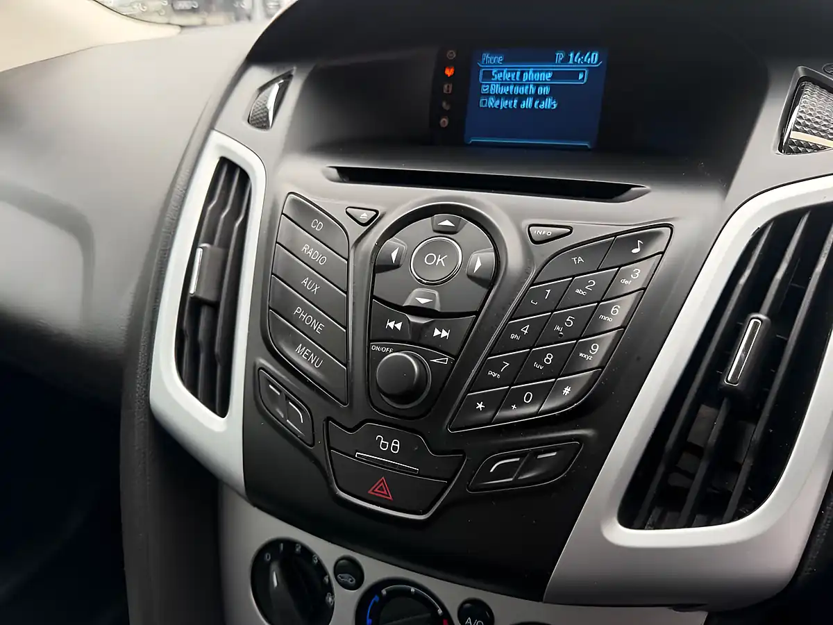 Used 2012 Ford Focus Zetec Silver - Interior and Exterior details 15