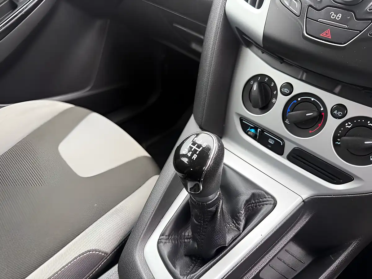 Used 2012 Ford Focus Zetec Silver - Interior and Exterior details 16