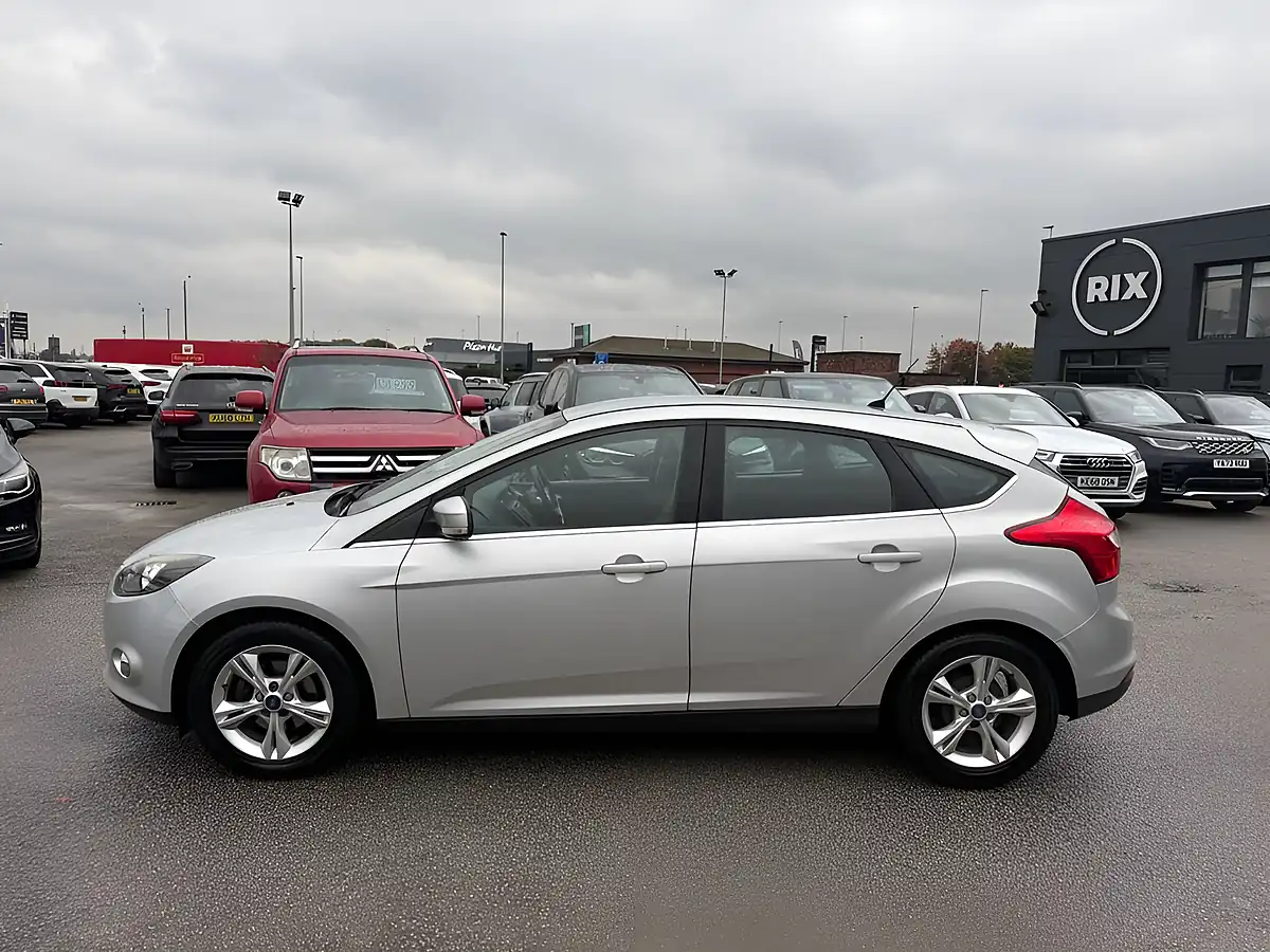 Used 2012 Ford Focus Zetec Silver - Interior and Exterior details 3