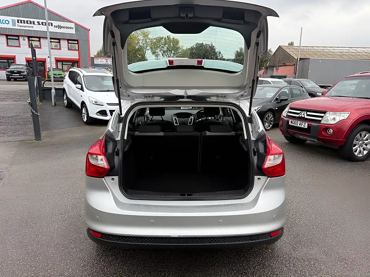 Used 2012 Ford Focus Zetec Silver - Interior and Exterior details 7