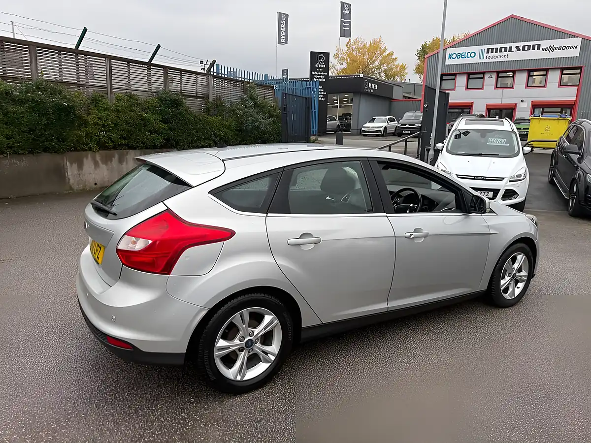 Used 2012 Ford Focus Zetec Silver - Interior and Exterior details 9