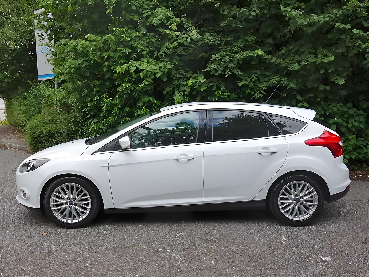 Used 2012 Ford Focus Zetec White - Interior and Exterior details 10