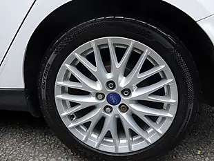 Used 2012 Ford Focus Zetec White - Interior and Exterior details 11