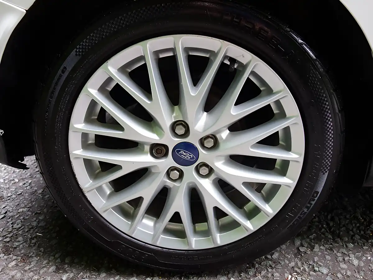 Used 2012 Ford Focus Zetec White - Interior and Exterior details 13