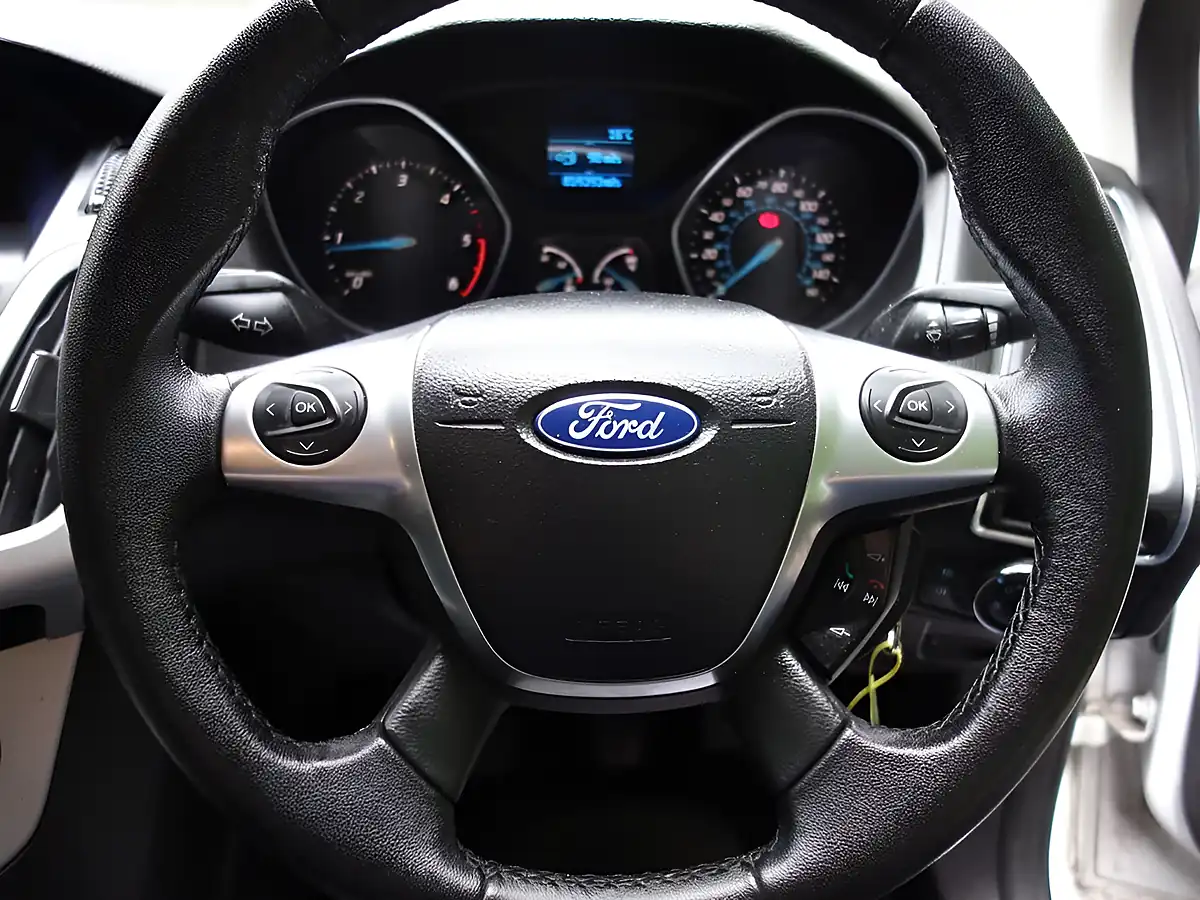 Used 2012 Ford Focus Zetec White - Interior and Exterior details 18
