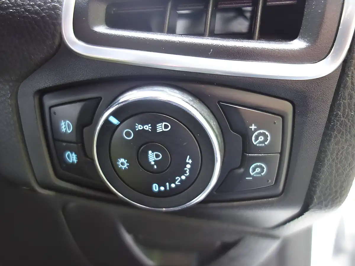 Used 2012 Ford Focus Zetec White - Interior and Exterior details 20