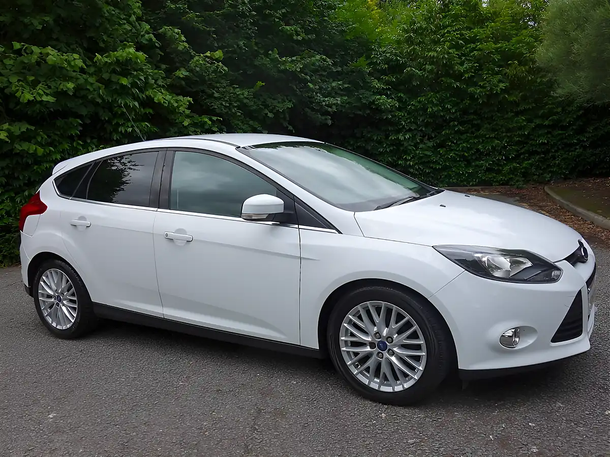 Used 2012 Ford Focus Zetec White - Interior and Exterior details 5