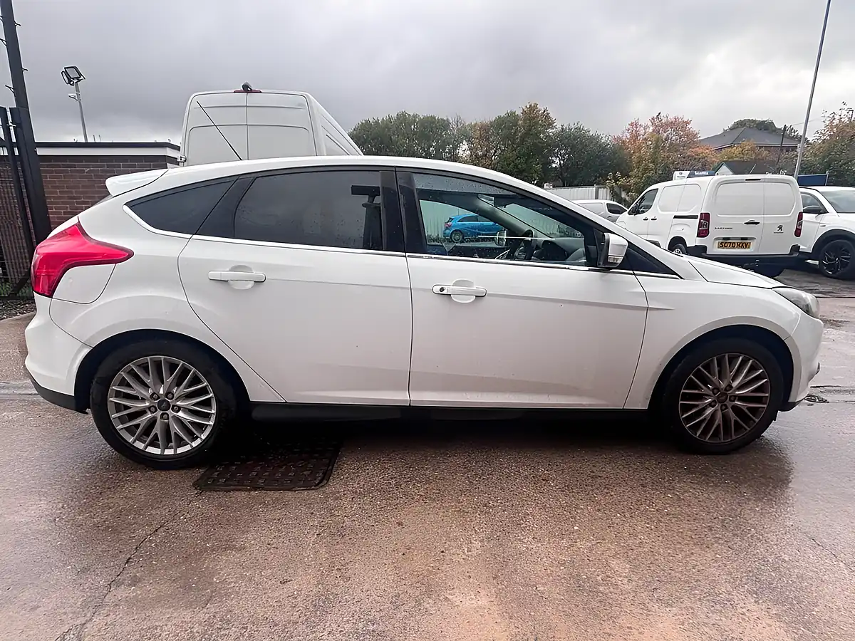 Used 2012 Ford Focus Zetec White - Interior and Exterior details 10