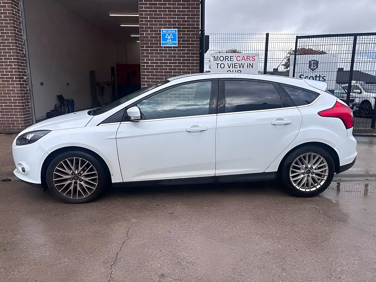 Used 2012 Ford Focus Zetec White - Interior and Exterior details 6