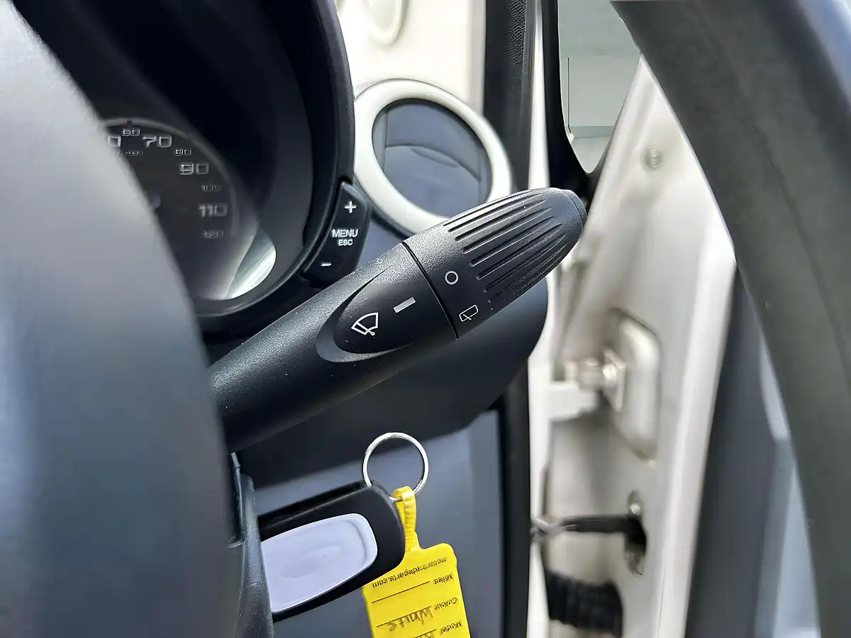 Used 2012 Ford Ka Edge White - Interior and Exterior details 13