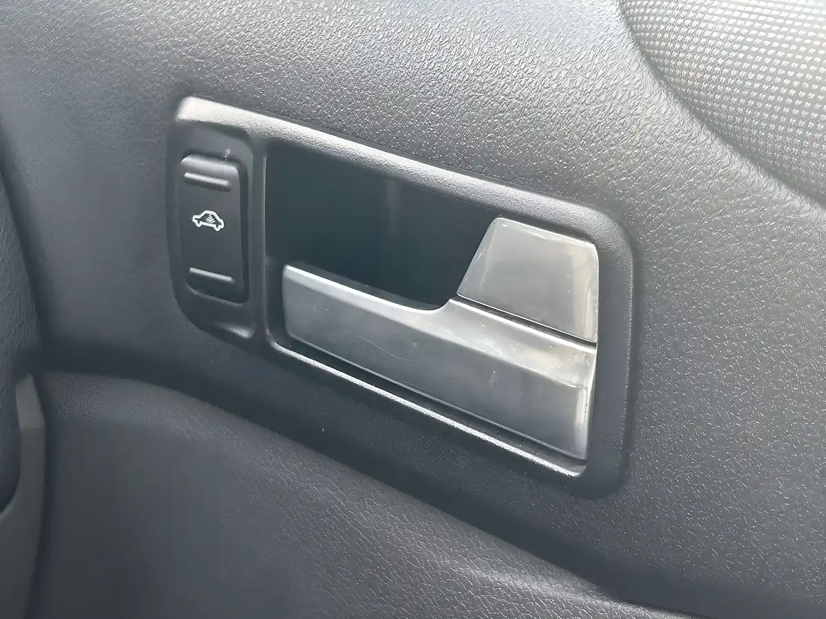 Used 2012 Ford Kuga Zetec Silver - Interior and Exterior details 11