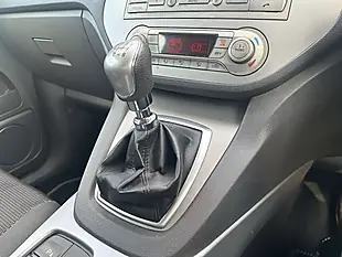 Used 2012 Ford Kuga Zetec Silver - Interior and Exterior details 15
