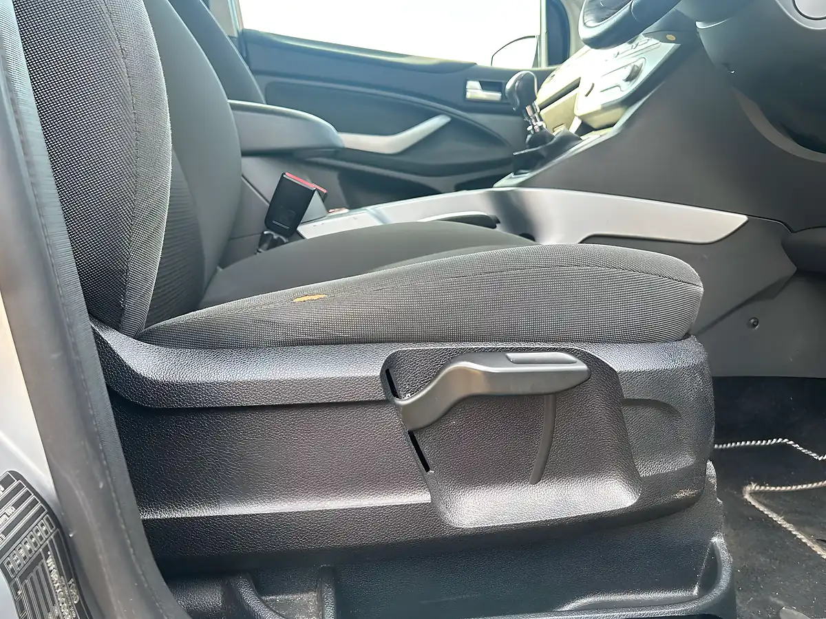 Used 2012 Ford Kuga Zetec Silver - Interior and Exterior details 18