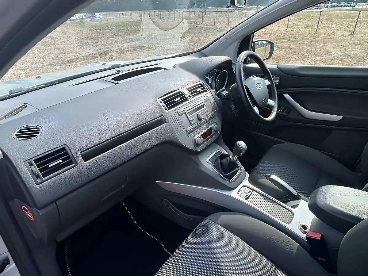 Used 2012 Ford Kuga Zetec Silver - Interior and Exterior details 19