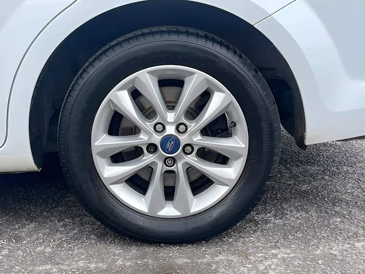 Used 2012 Ford Mondeo Zetec White - Interior and Exterior details 15