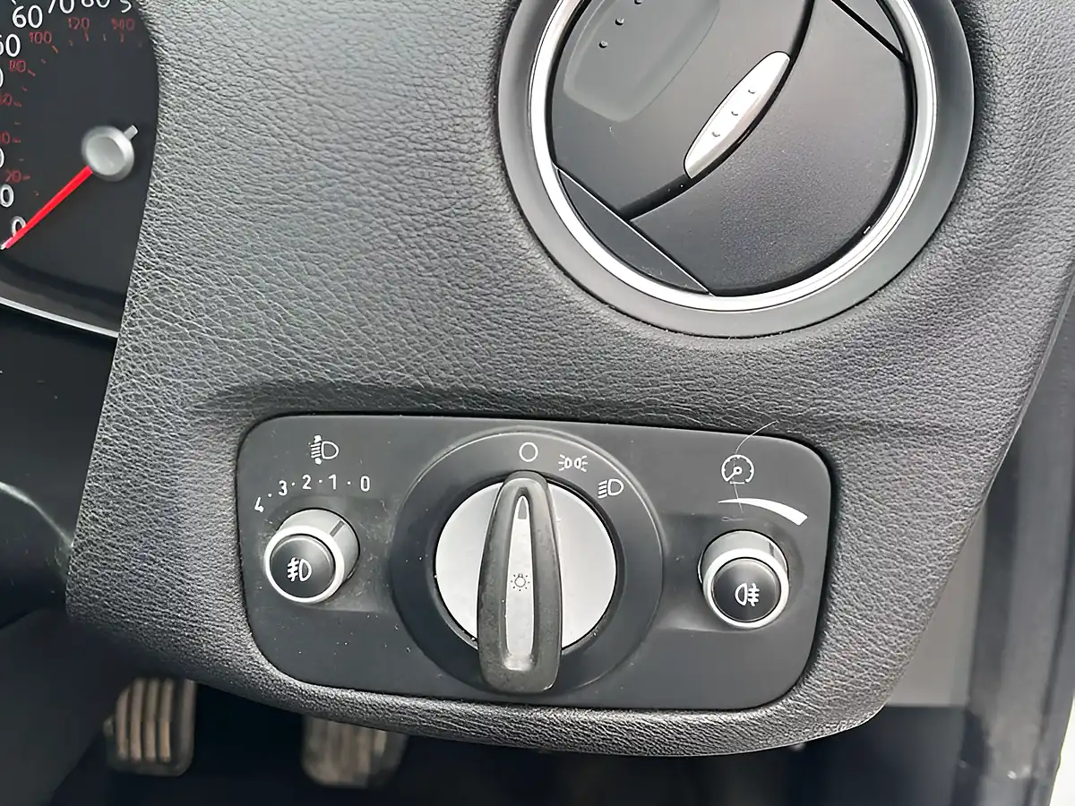 Used 2012 Ford Mondeo Zetec White - Interior and Exterior details 18