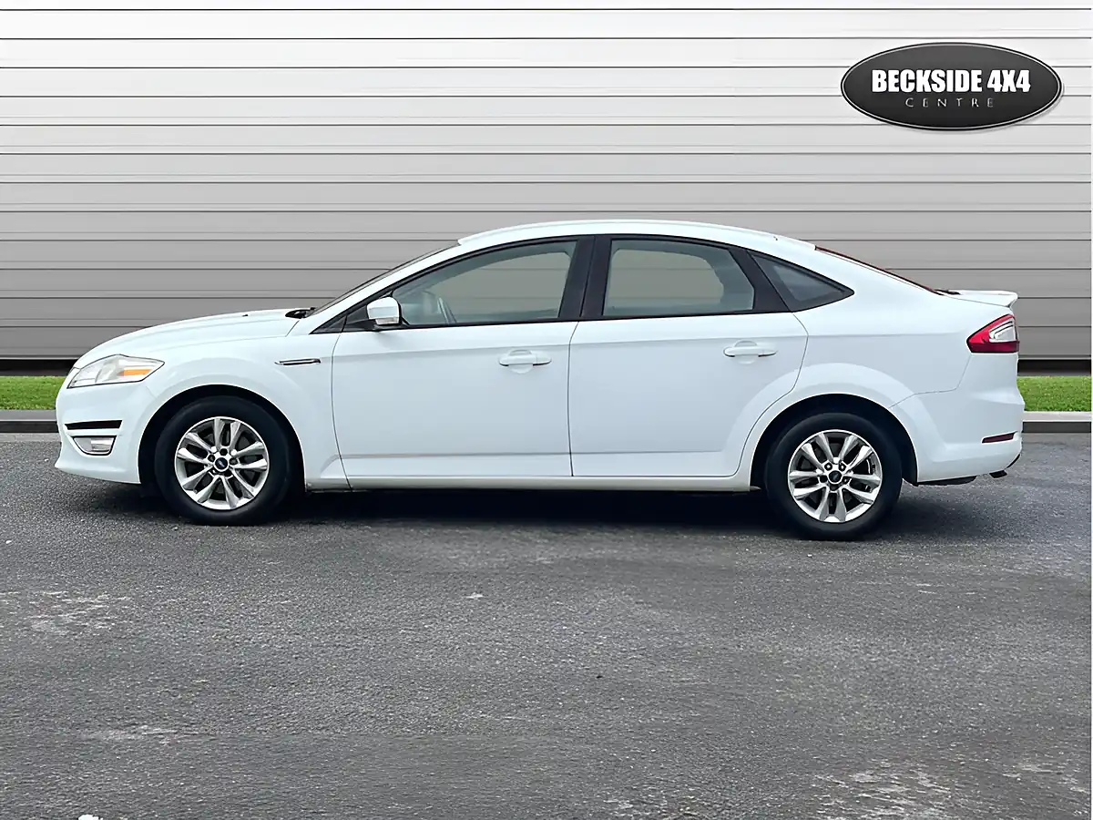Used 2012 Ford Mondeo Zetec White - Interior and Exterior details 4