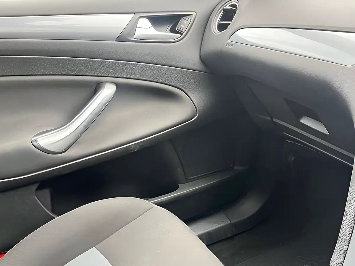 Used 2012 Ford Mondeo Zetec White - Interior and Exterior details 9