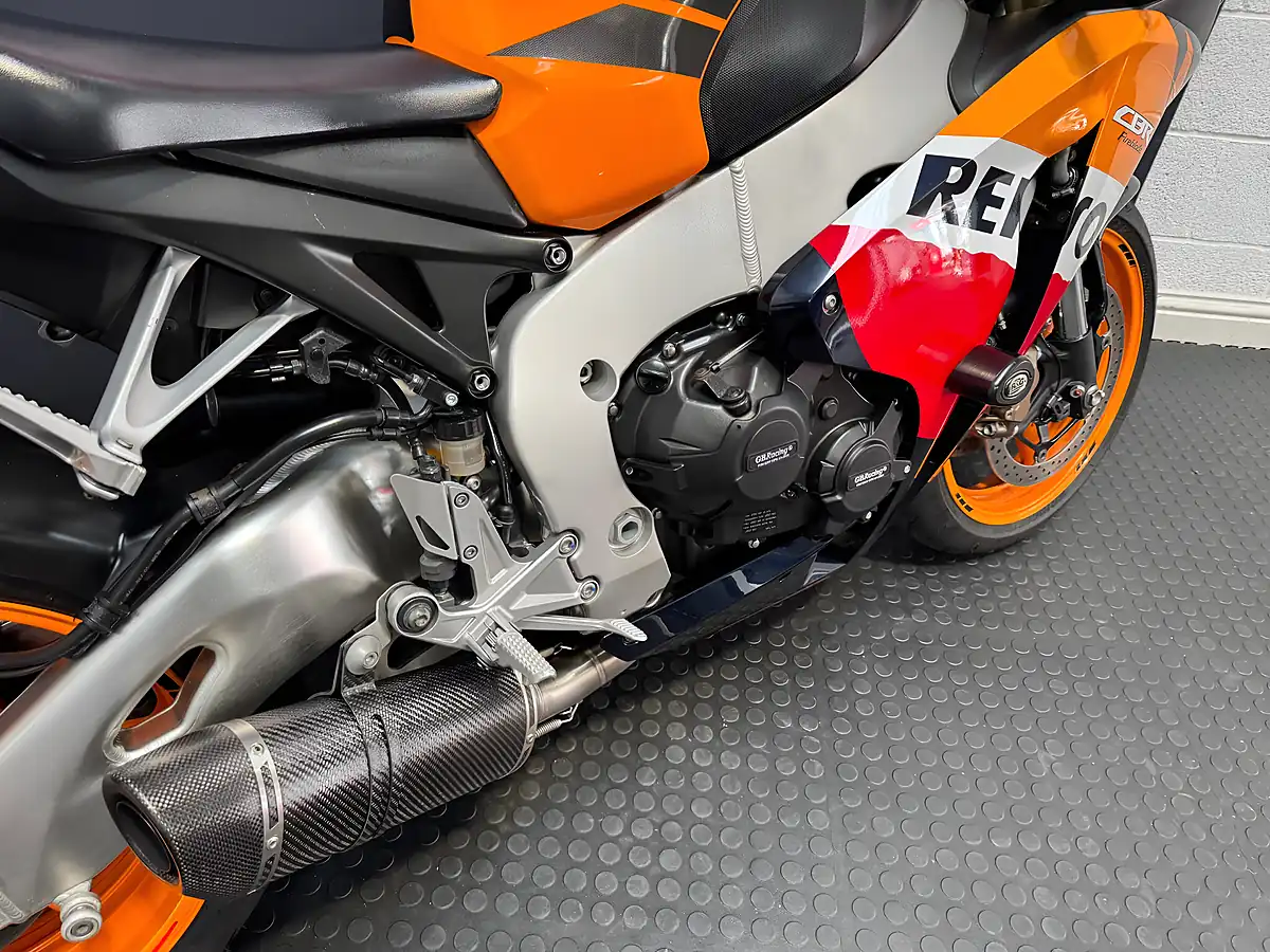 Used 2012 Honda CBR1000RR Fireblade - Interior and Exterior details 10