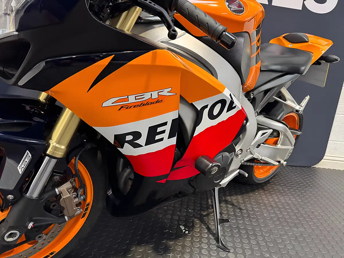 Used 2012 Honda CBR1000RR Fireblade - Interior and Exterior details 16