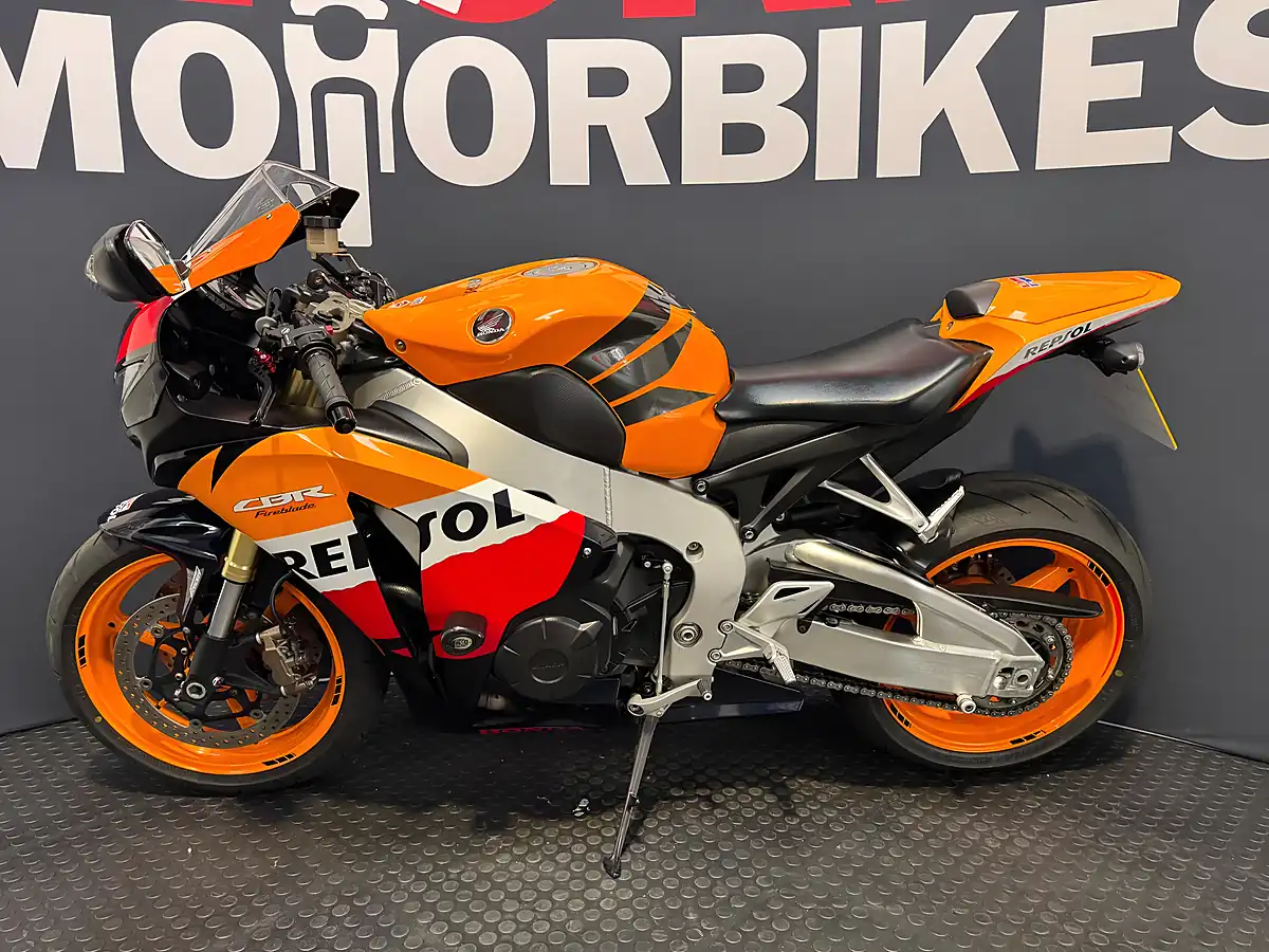 Used 2012 Honda CBR1000RR Fireblade - Interior and Exterior details 4