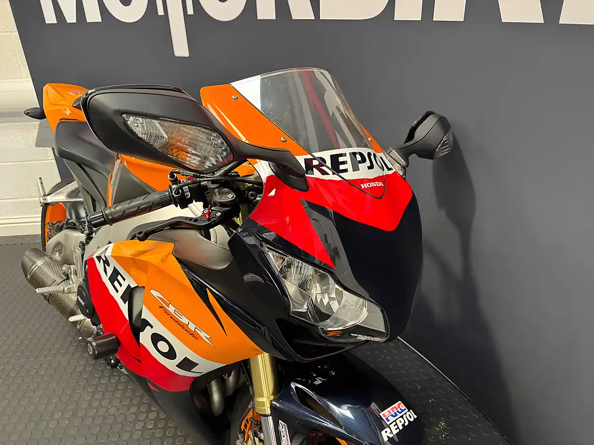 Used 2012 Honda CBR1000RR Fireblade - Interior and Exterior details 7
