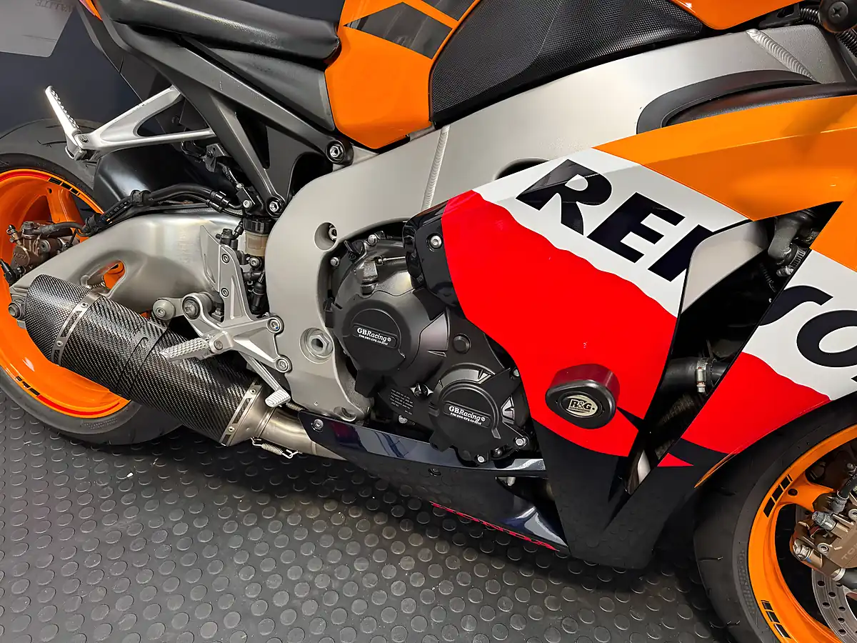 Used 2012 Honda CBR1000RR Fireblade - Interior and Exterior details 9