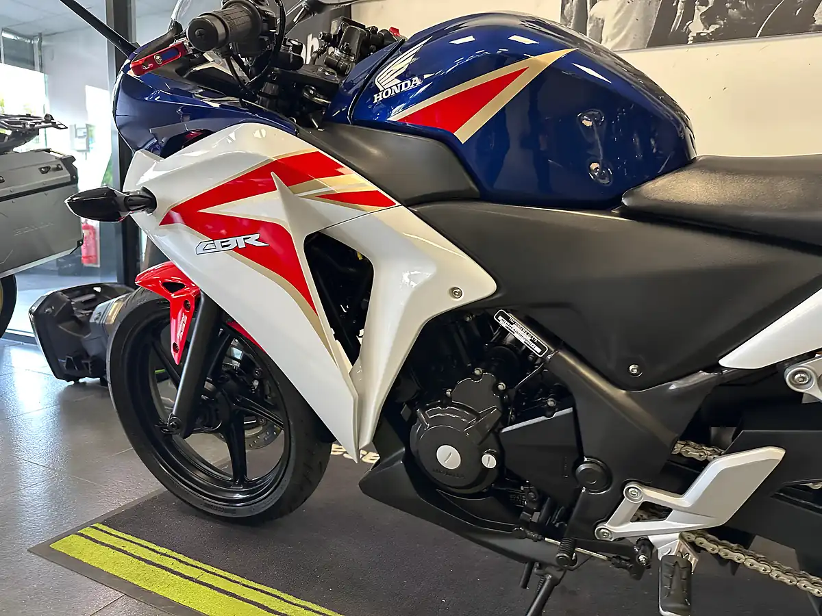 Used 2012 Honda CBR250R Sports Blue - Interior and Exterior details 15