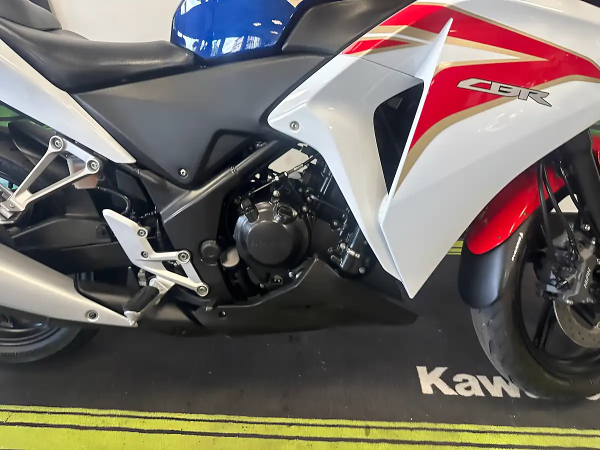 Used 2012 Honda CBR250R Sports Blue - Interior and Exterior details 6