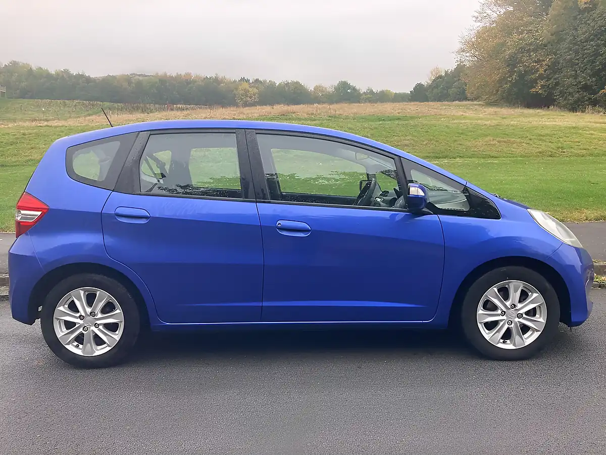 Used 2012 Honda Jazz Es Blue - Interior and Exterior details 2