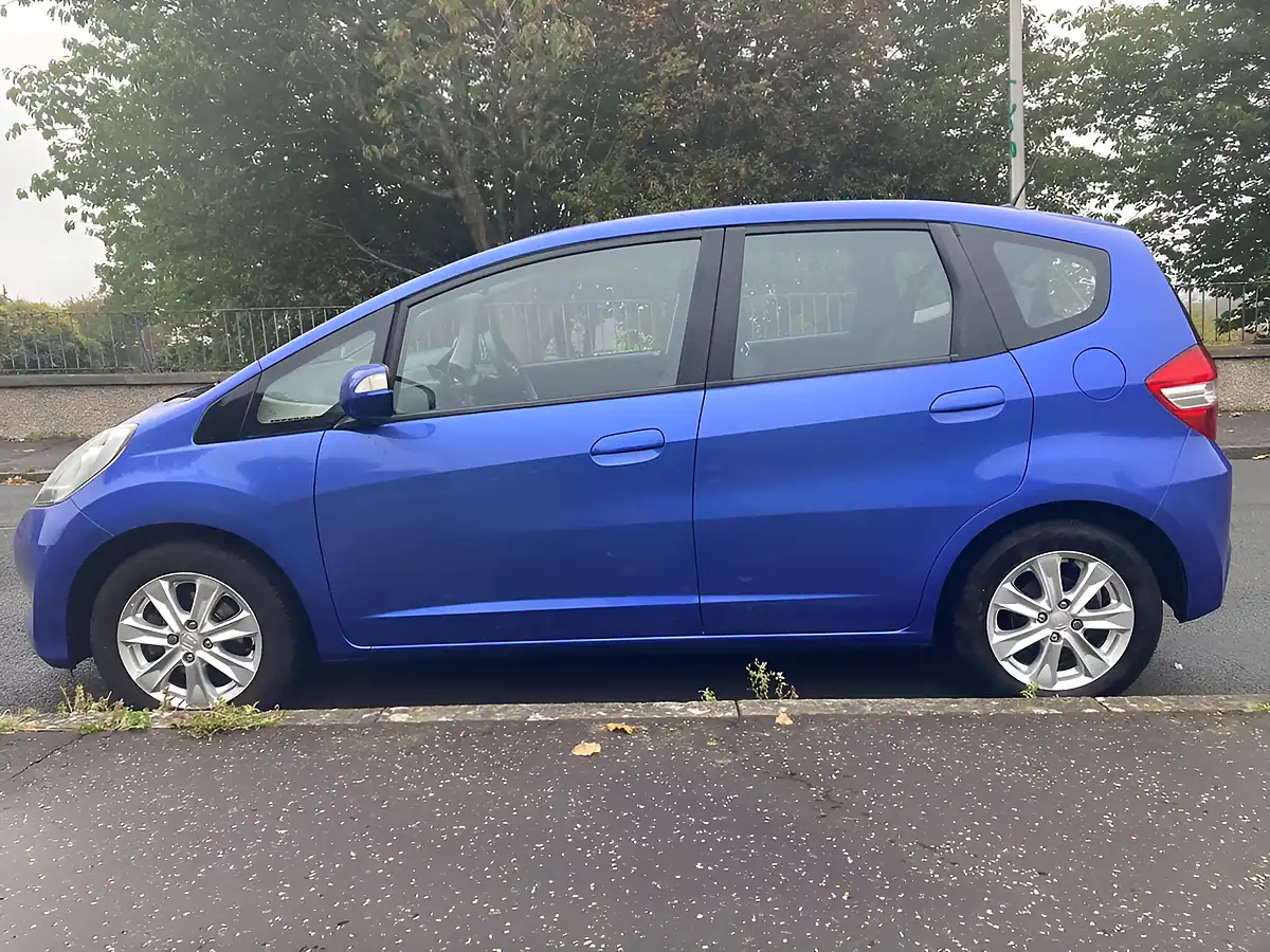 Used 2012 Honda Jazz Es Blue - Interior and Exterior details 6