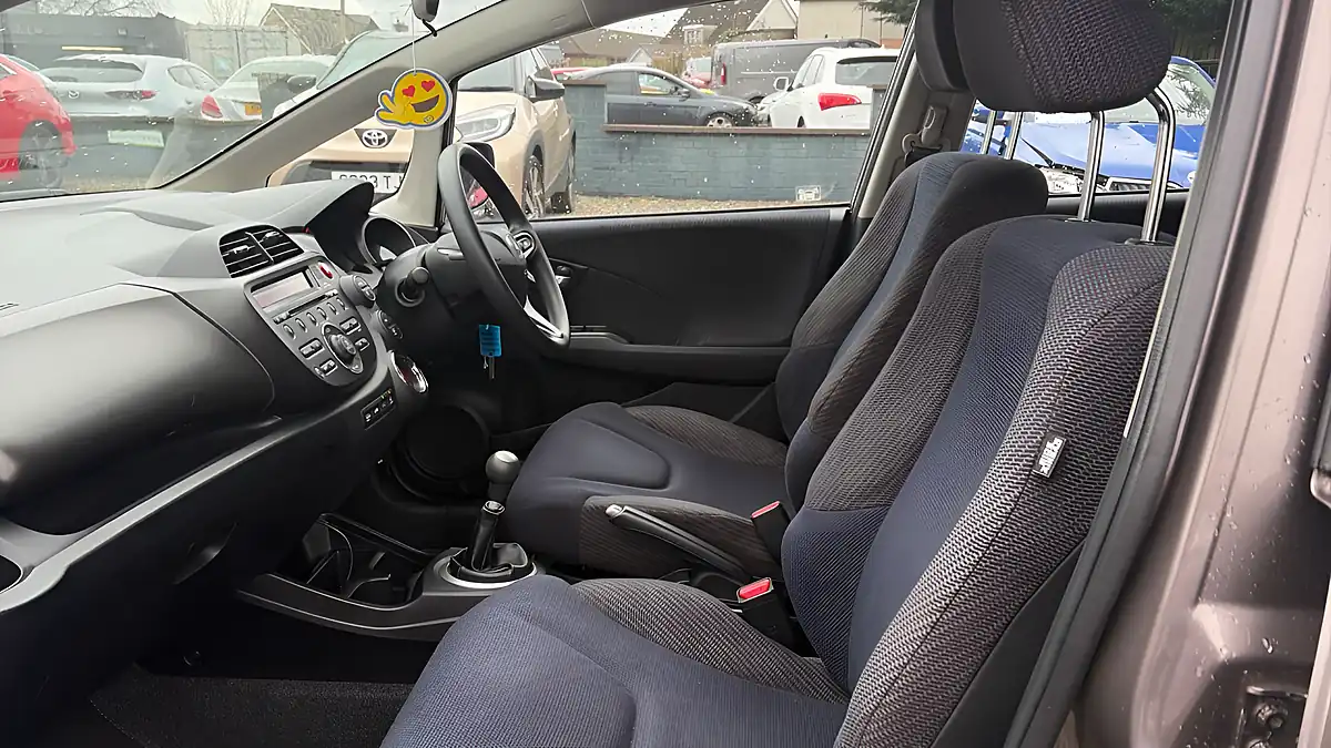 Used 2012 Honda Jazz Es Brown - Interior and Exterior details 6