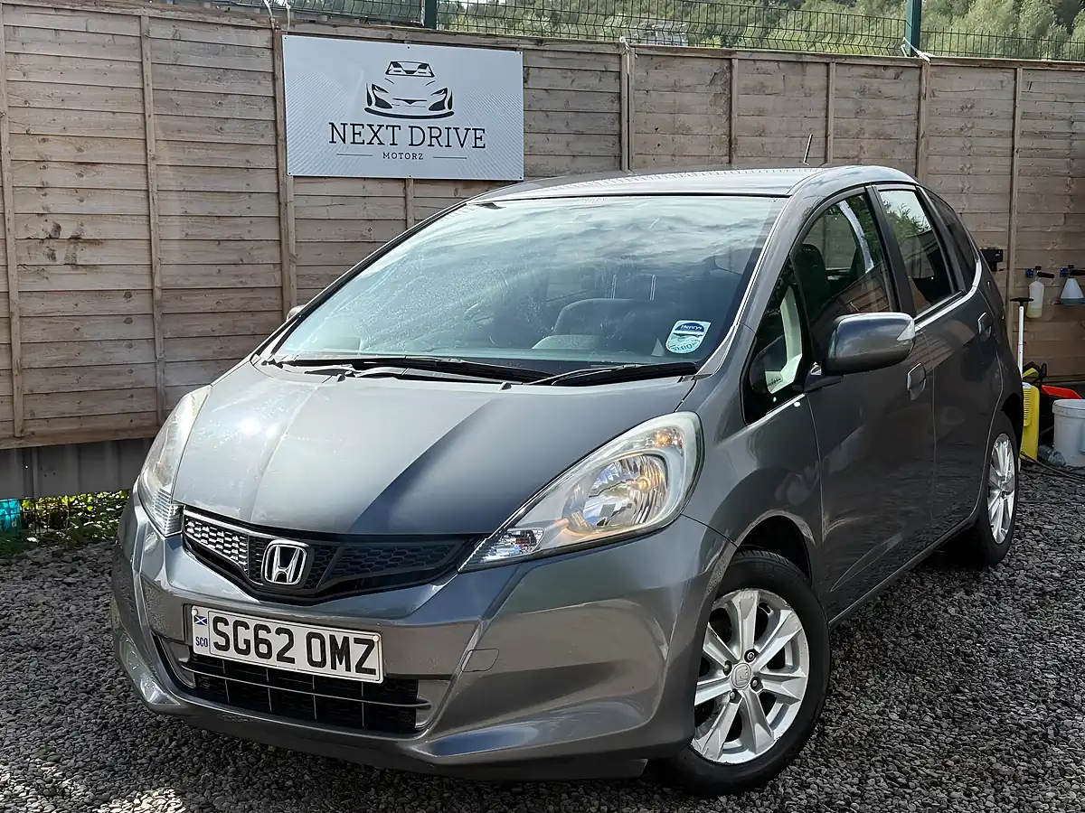 Used 2012 Honda Jazz Es Grey - Interior and Exterior details 7