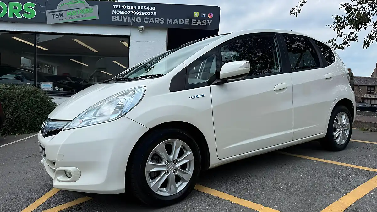 Used 2012 Honda Jazz Hs White - Interior and Exterior details 3