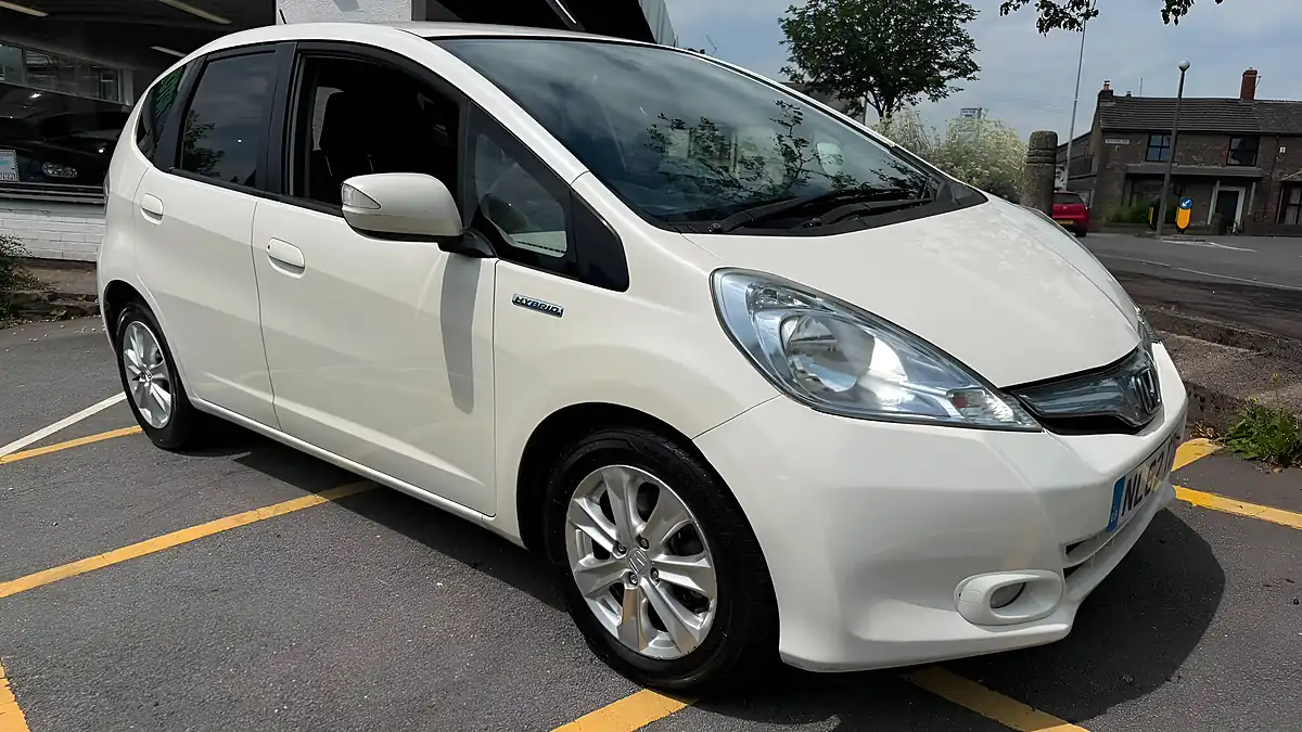Used 2012 Honda Jazz Hs White - Interior and Exterior details 5