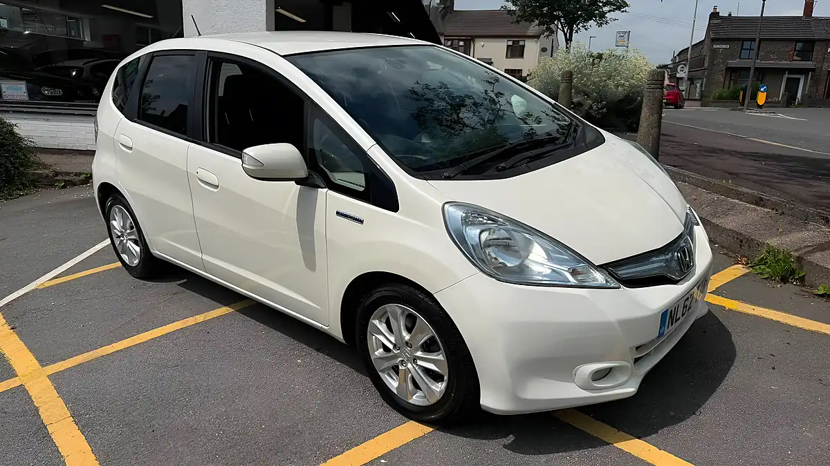 Used 2012 Honda Jazz Hs White - Interior and Exterior details 8