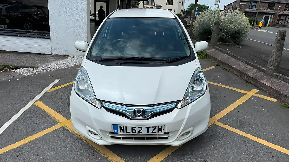 Used 2012 Honda Jazz Hs White - Interior and Exterior details 9