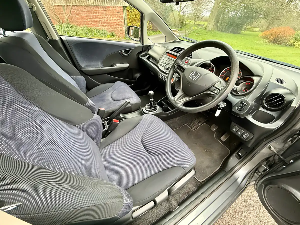 Used 2012 Honda Jazz Se Grey - Interior and Exterior details 10