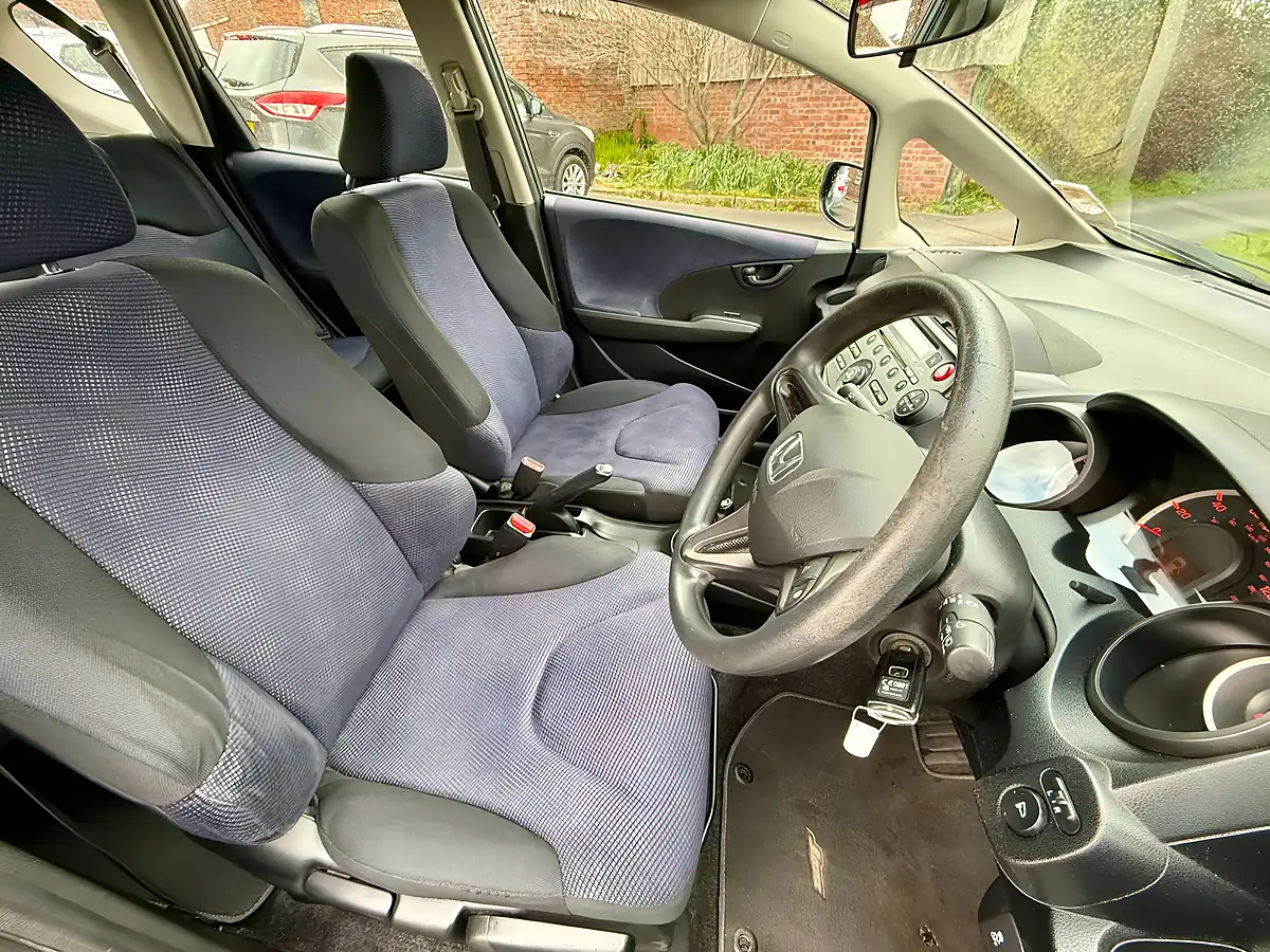 Used 2012 Honda Jazz Se Grey - Interior and Exterior details 12