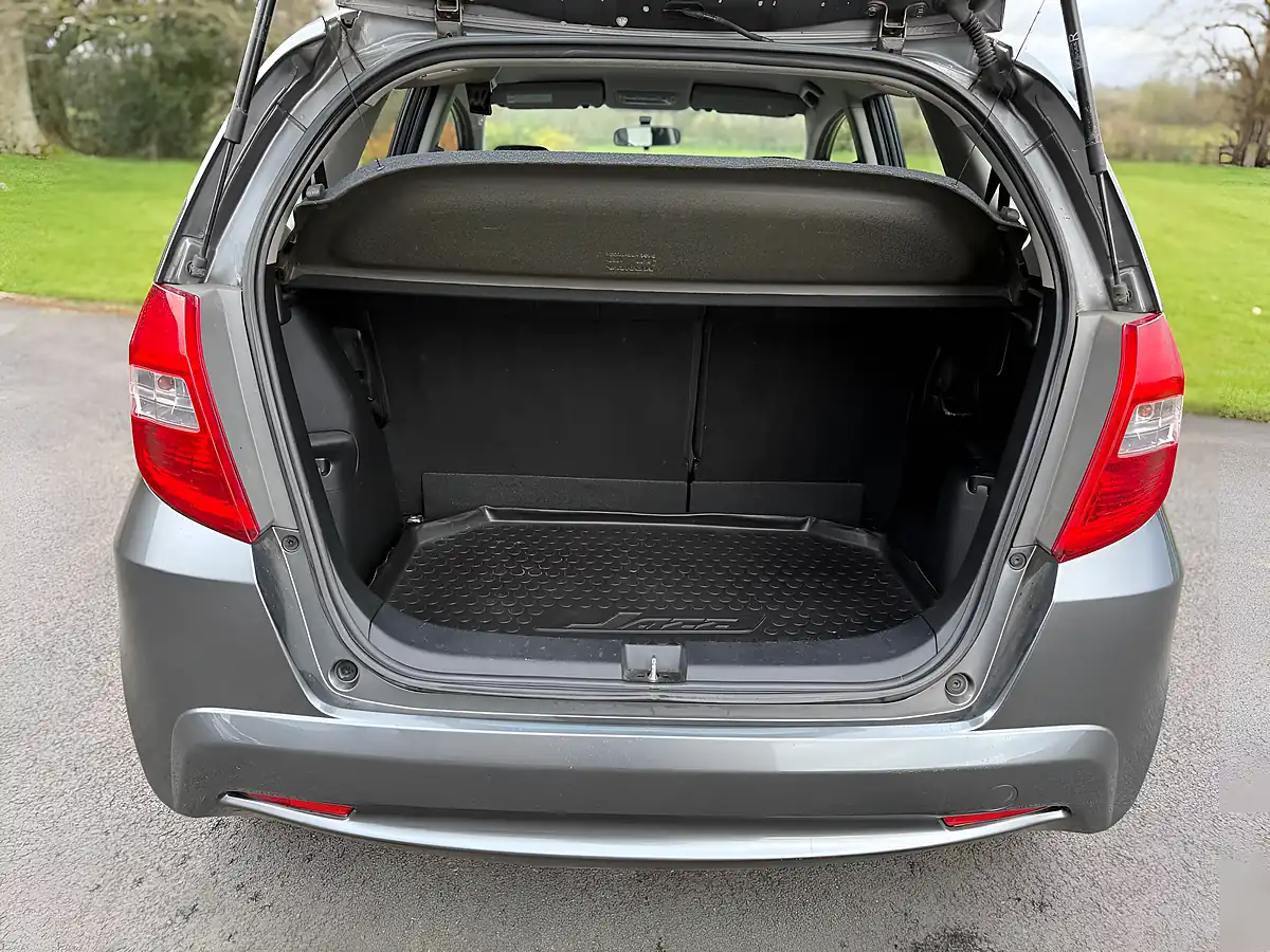 Used 2012 Honda Jazz Se Grey - Interior and Exterior details 13