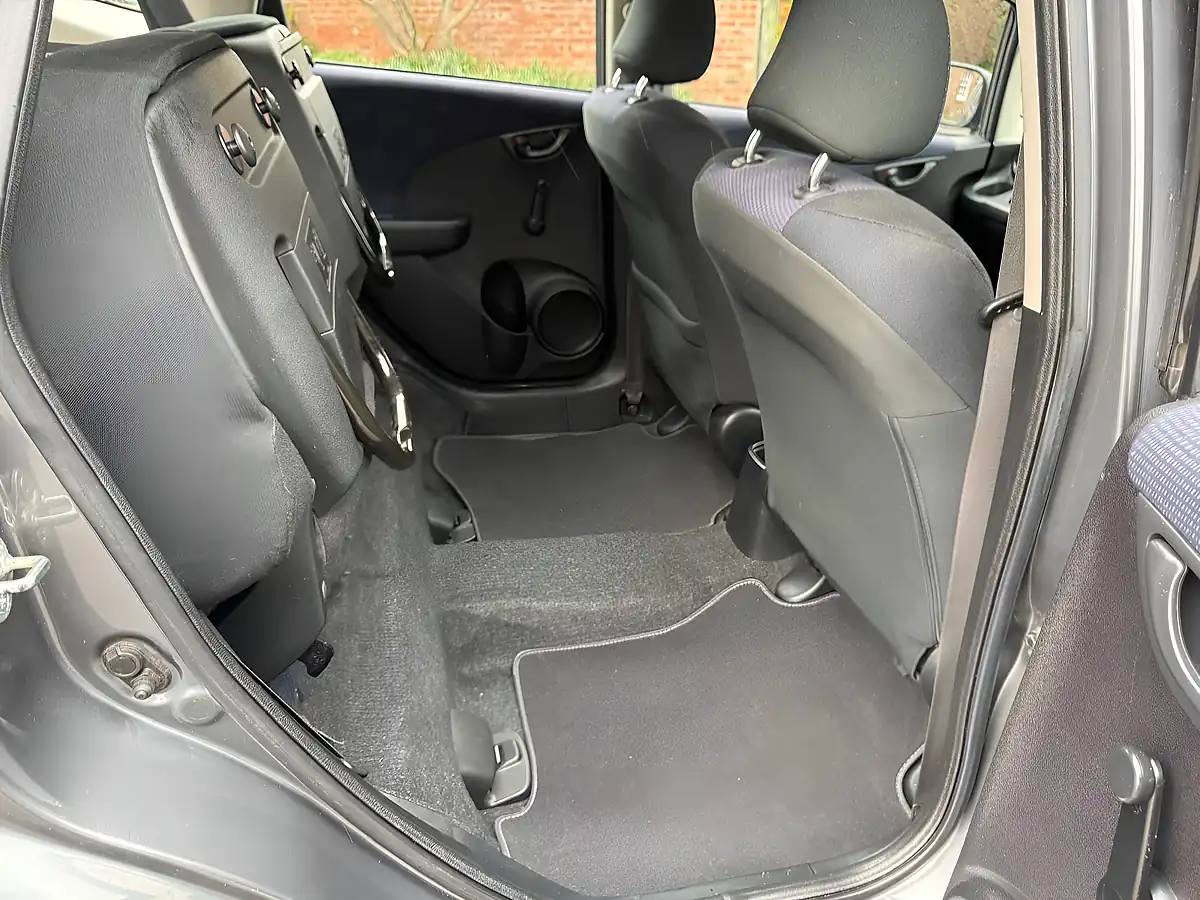Used 2012 Honda Jazz Se Grey - Interior and Exterior details 17