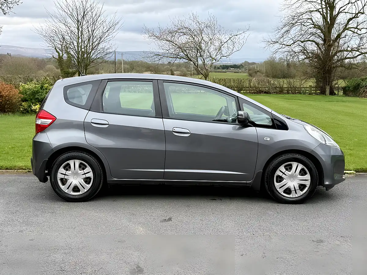 Used 2012 Honda Jazz Se Grey - Interior and Exterior details 3