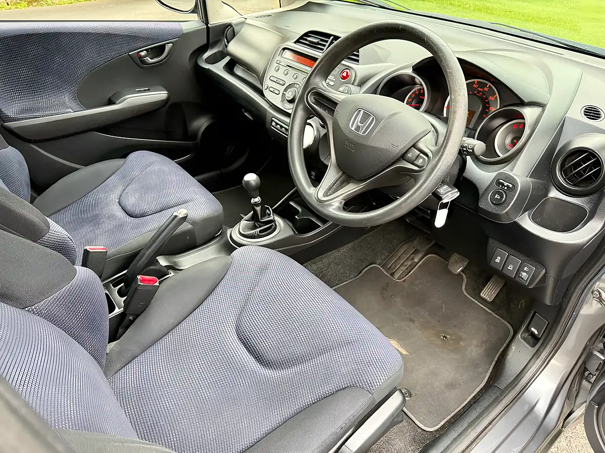 Used 2012 Honda Jazz Se Grey - Interior and Exterior details 8