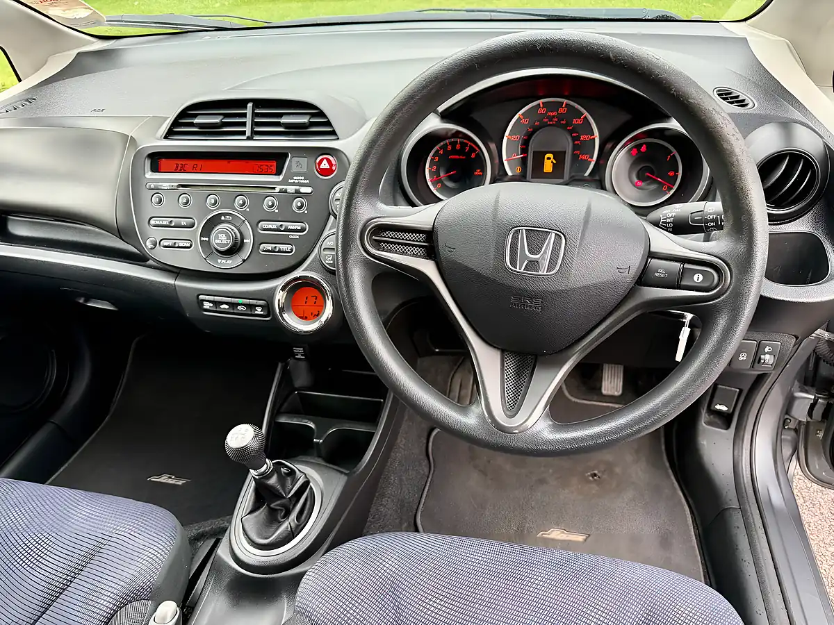 Used 2012 Honda Jazz Se Grey - Interior and Exterior details 9