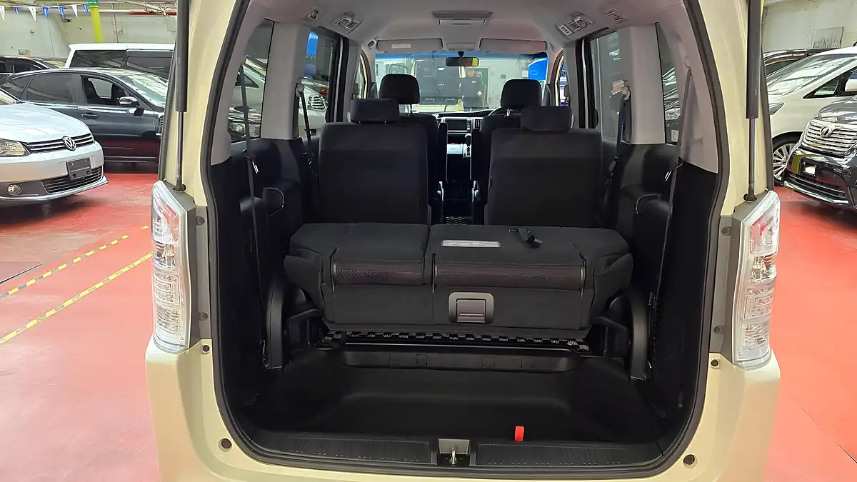 Used 2012 Honda Stepwagon Spada White - Interior and Exterior details 13